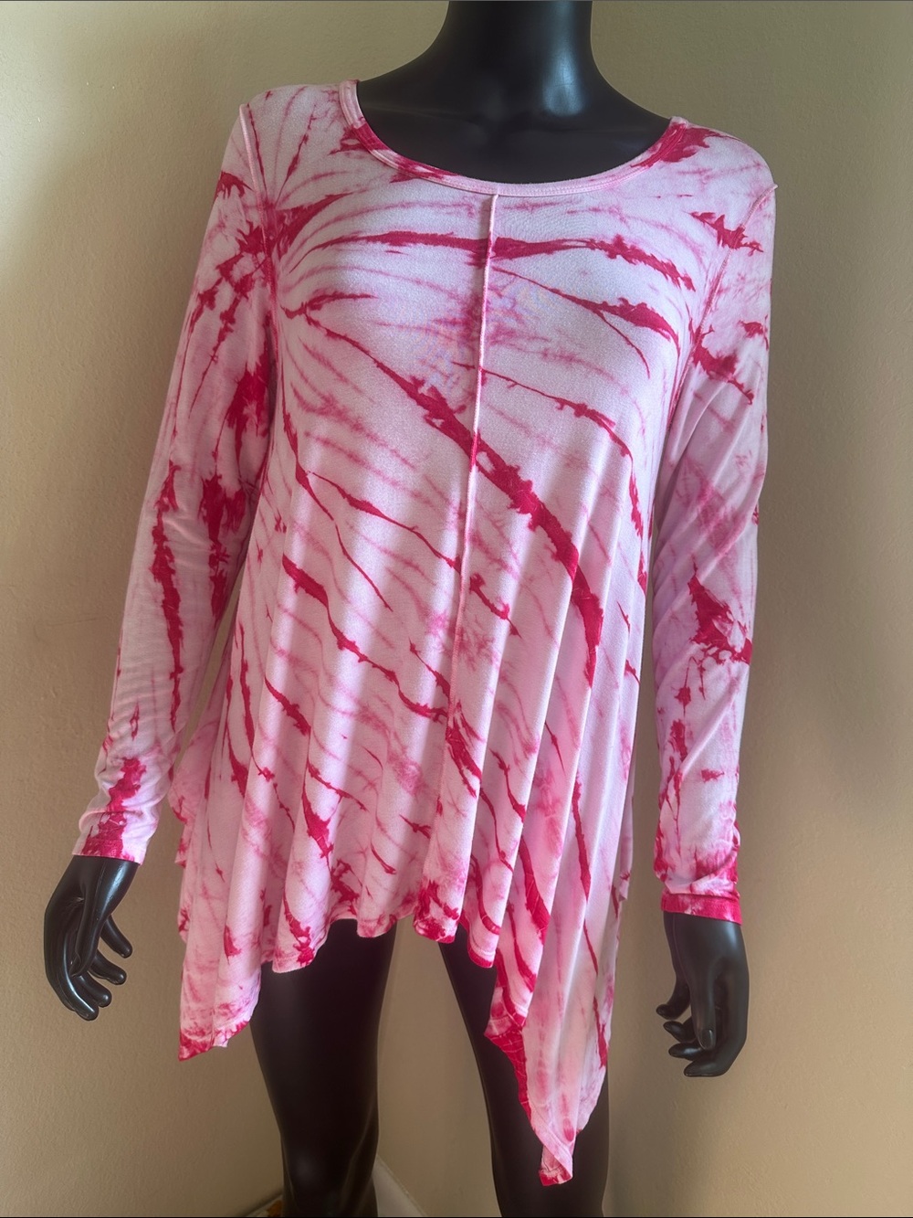 Chelsea & Theodore Pink and Hot Pink Tie-Dye Handkerchief Hem Long Sleeve Top